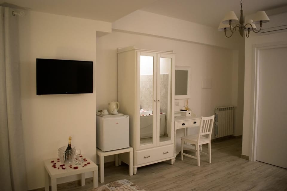 Deluxe Double Room, Bathtub | Room amenity