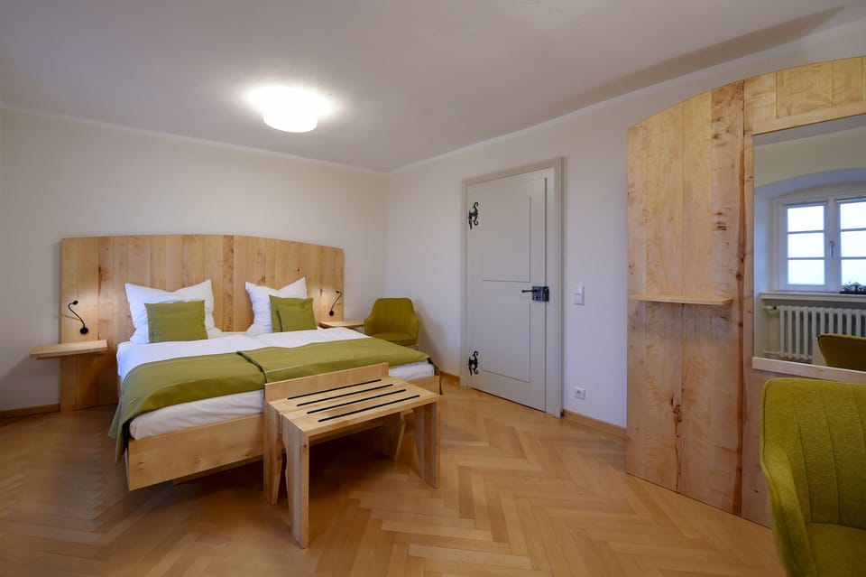 Individually furnished, desk, laptop workspace, blackout drapes