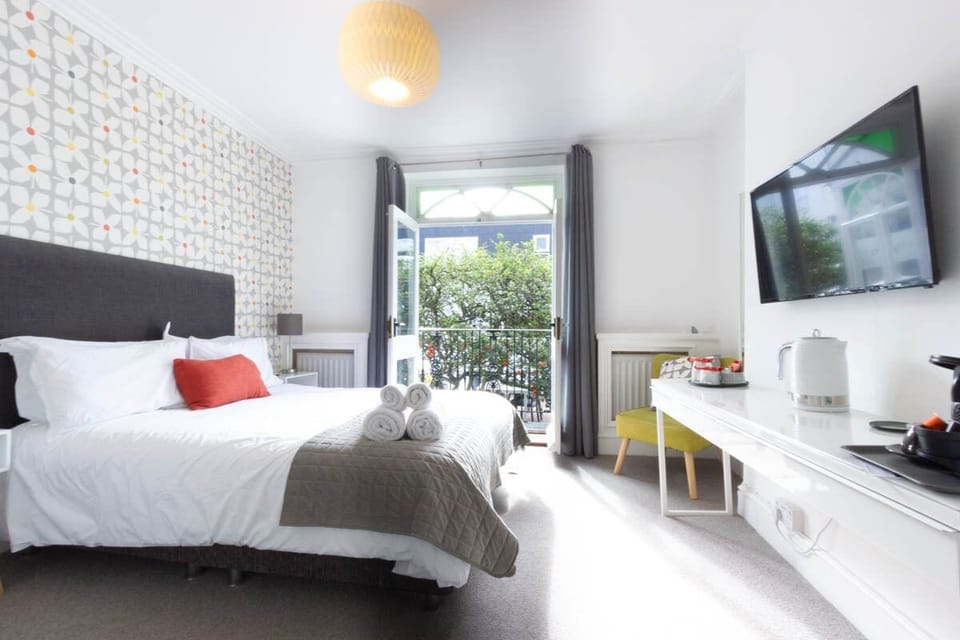 Luxury King Room, Balcony | Individually furnished, free WiFi, bed sheets