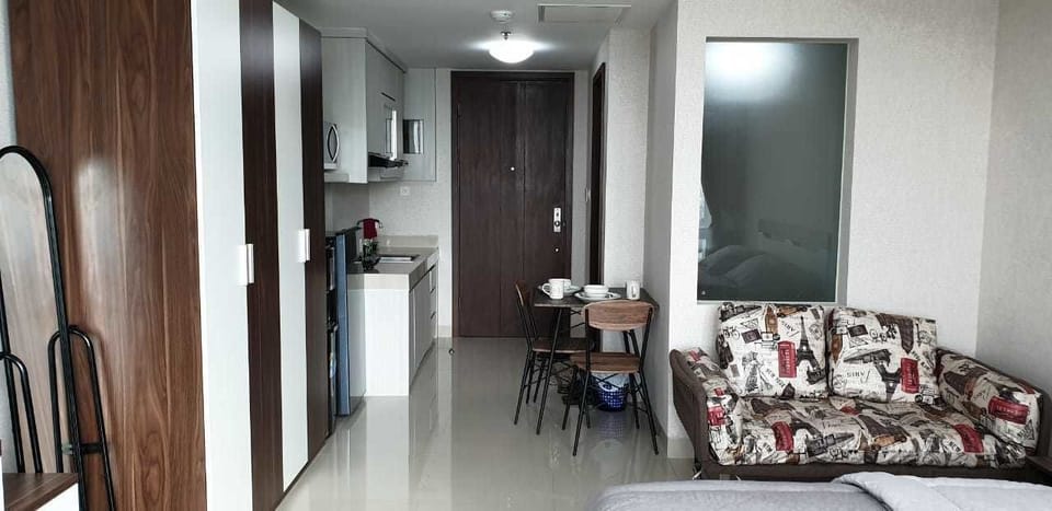 Exclusive Studio | Living area | LED TV, DVD player