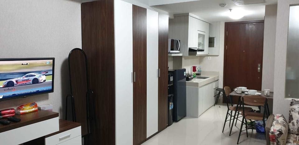 Exclusive Studio | Living area | LED TV, DVD player