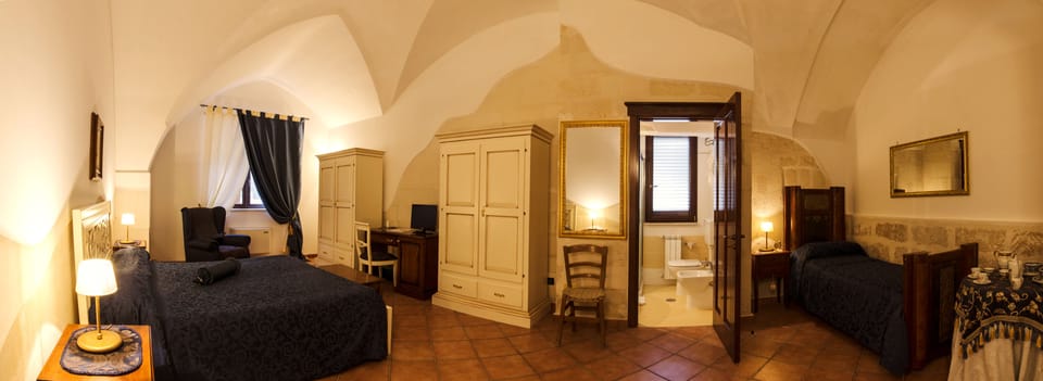 Deluxe Triple Room | In-room safe, cribs/infant beds, free WiFi, bed sheets