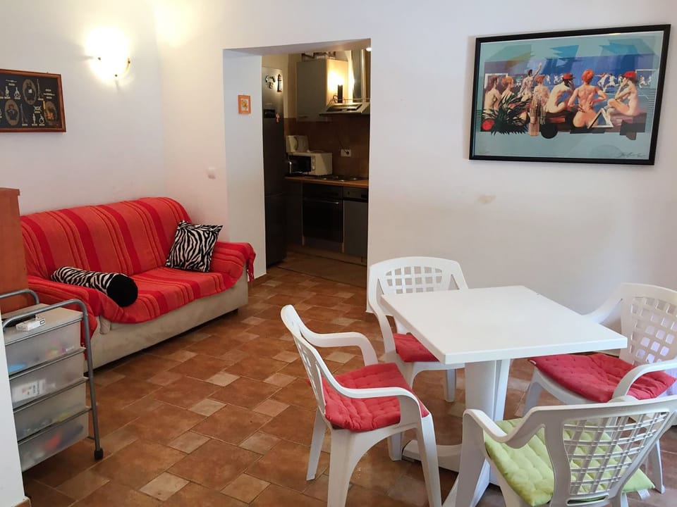 Comfort House, 3 Bedrooms, 2 Bathrooms, Garden View | Living area | 45-cm flat-screen TV with satellite channels, TV