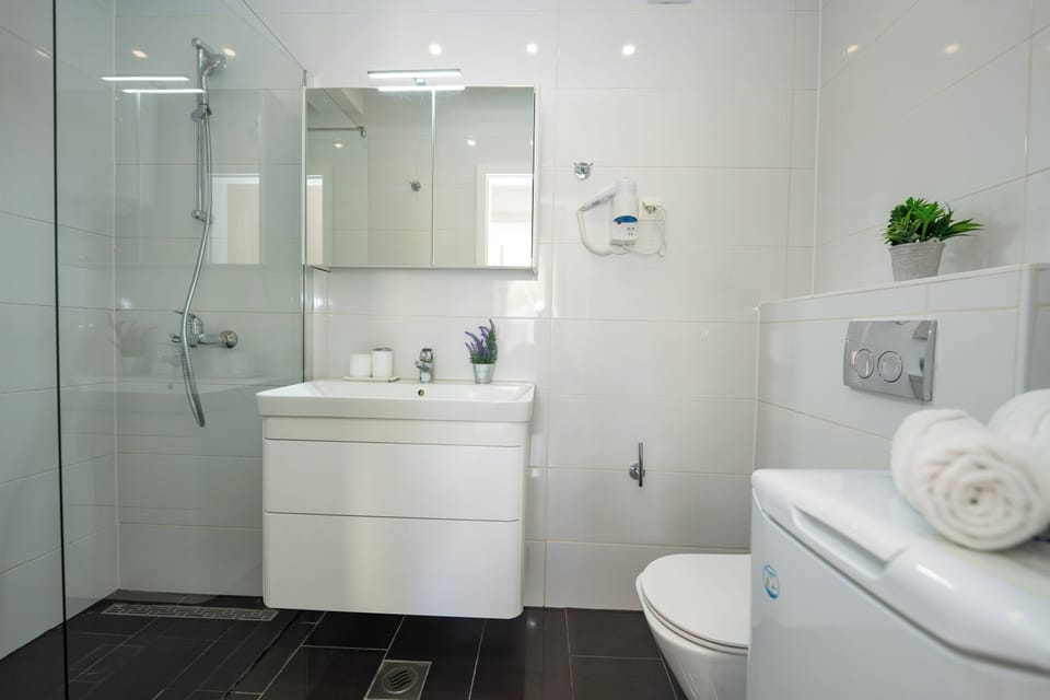 Funtastic Apartment with Private Heated Pool Bed and Breakfast in Novalja