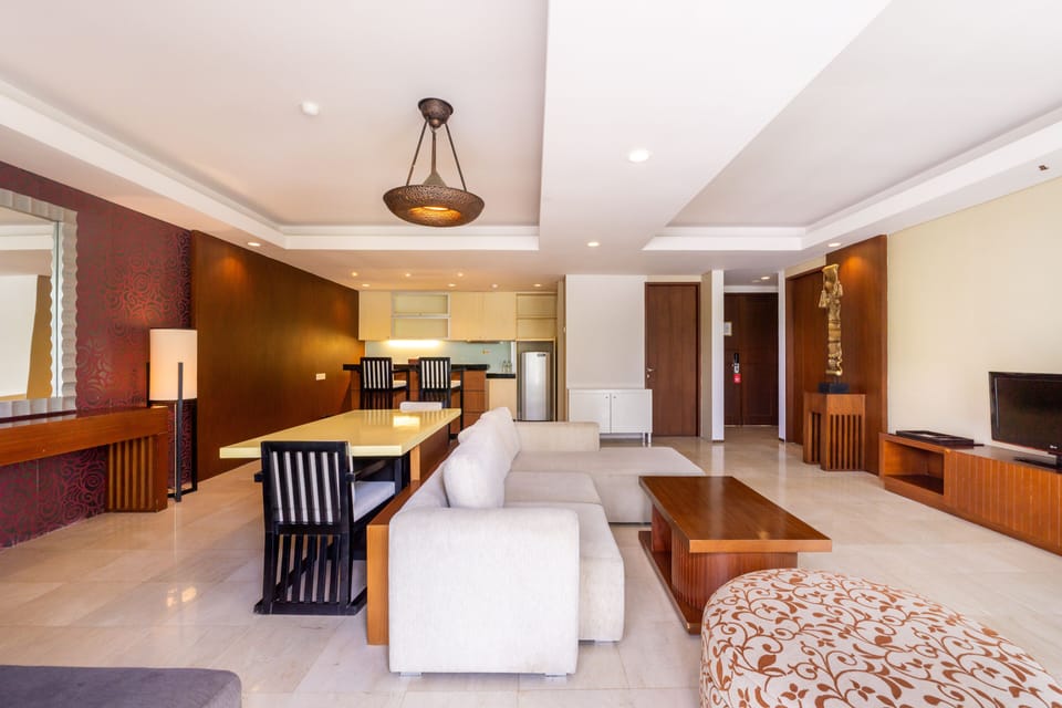 One Bedroom Suite | In-room safe, desk, blackout drapes, iron/ironing board