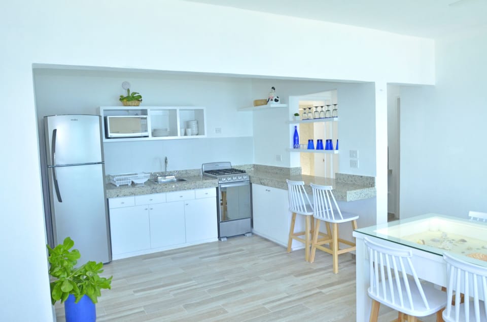 Superior Apartment, 2 Bedrooms, Balcony, Ocean View | Private kitchen | Fridge, microwave, oven, electric kettle