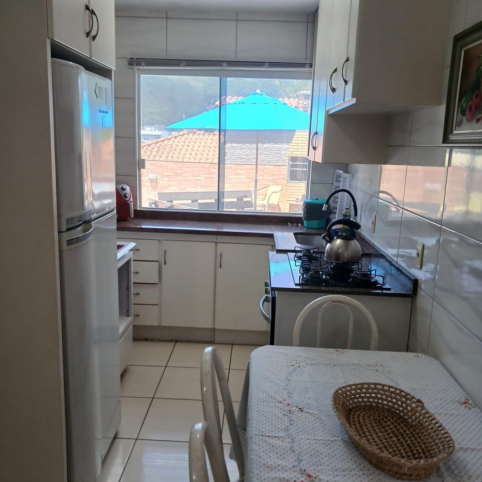 Premium Apartment | Private kitchen | Fridge, microwave, blender, cookware/dishes/utensils