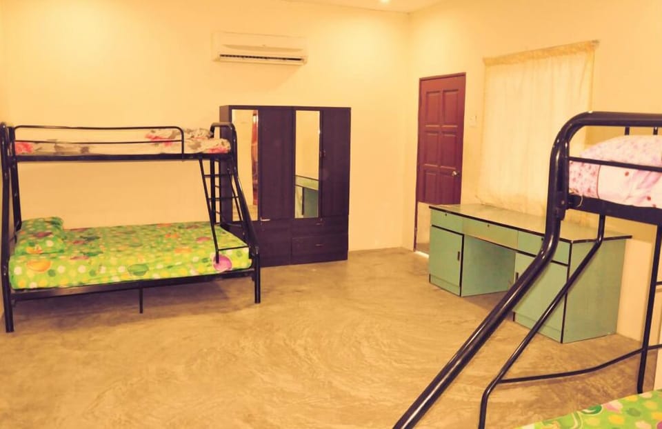 Family Room (6 Person) | Iron/ironing board (on request)