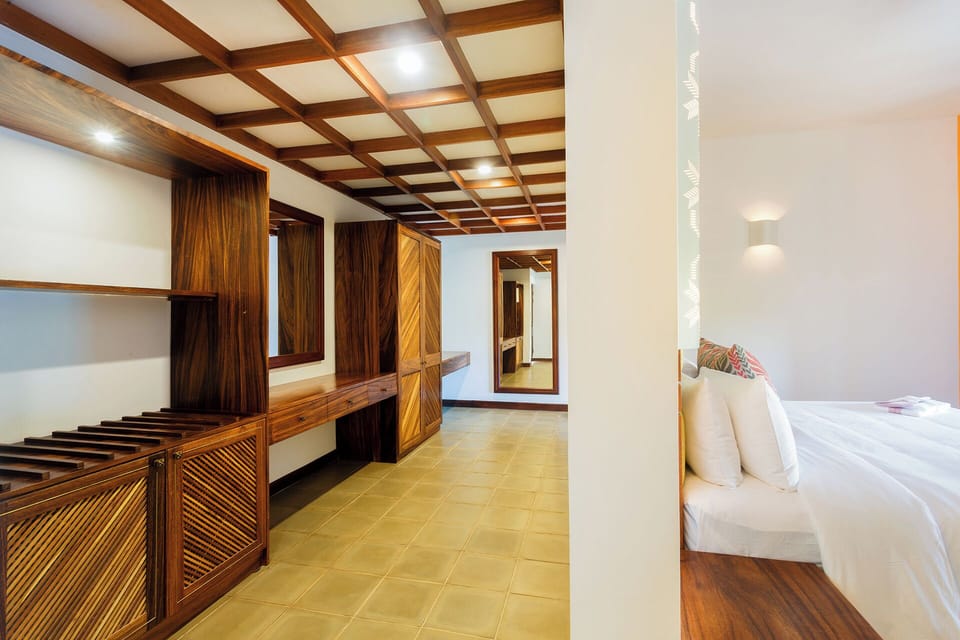 Suite with River View | Premium bedding, down comforters, memory foam beds, minibar