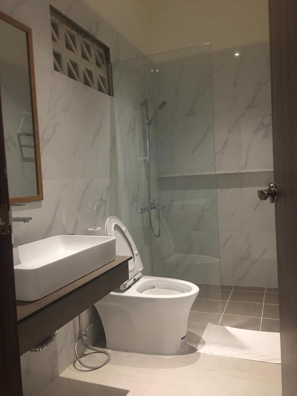 Shower, free toiletries, hair dryer, slippers
