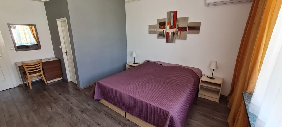 Deluxe Triple Room | Soundproofing, iron/ironing board, free WiFi, bed sheets