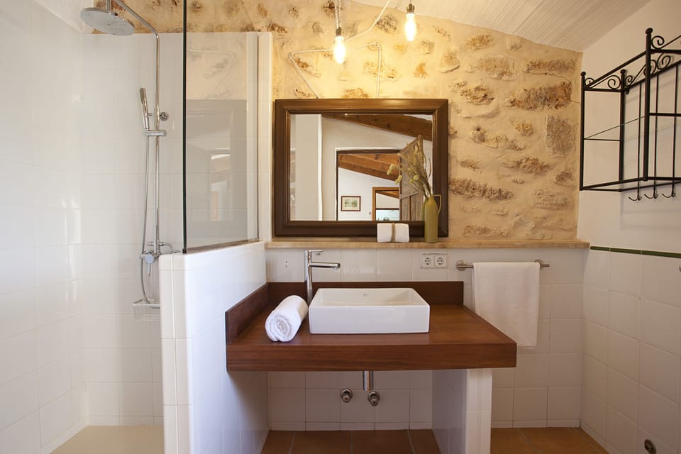 Apartment, 1 Bedroom (Sa Porquera) | Bathroom | Shower, hair dryer, towels