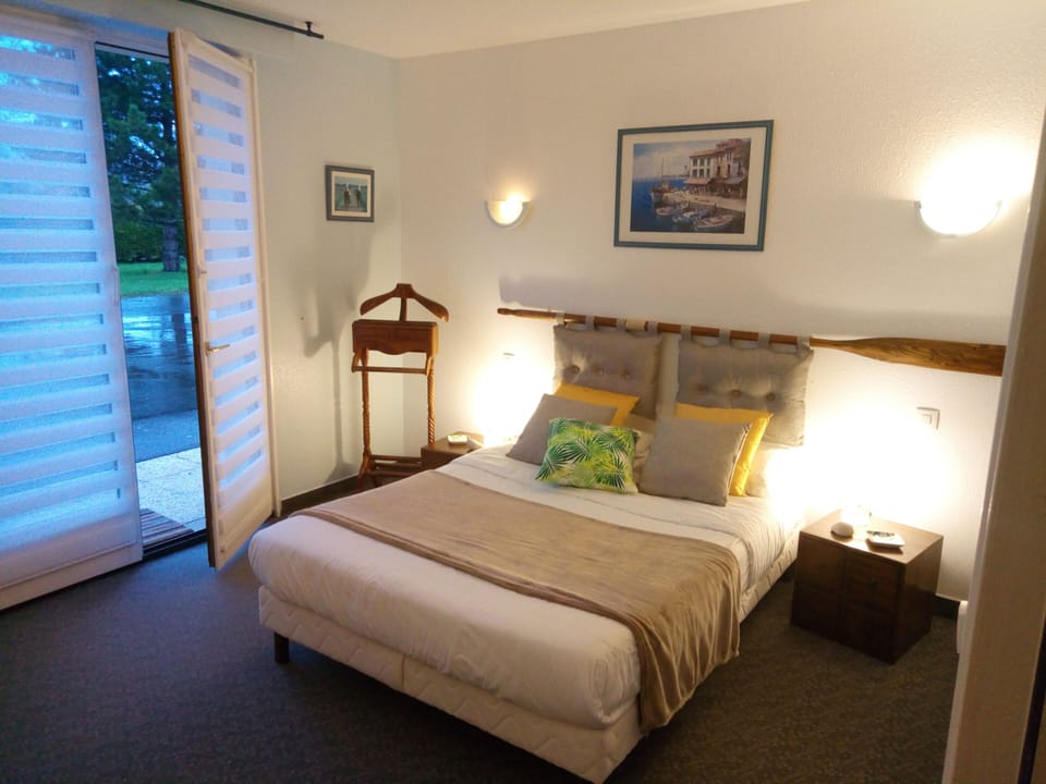 Double Room, Ensuite, Garden View (Chambre "Marine/Romantic")
