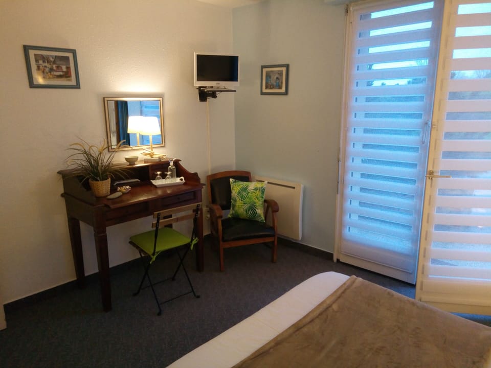 Double Room, Ensuite, Garden View (Chambre "Marine/Romantic")