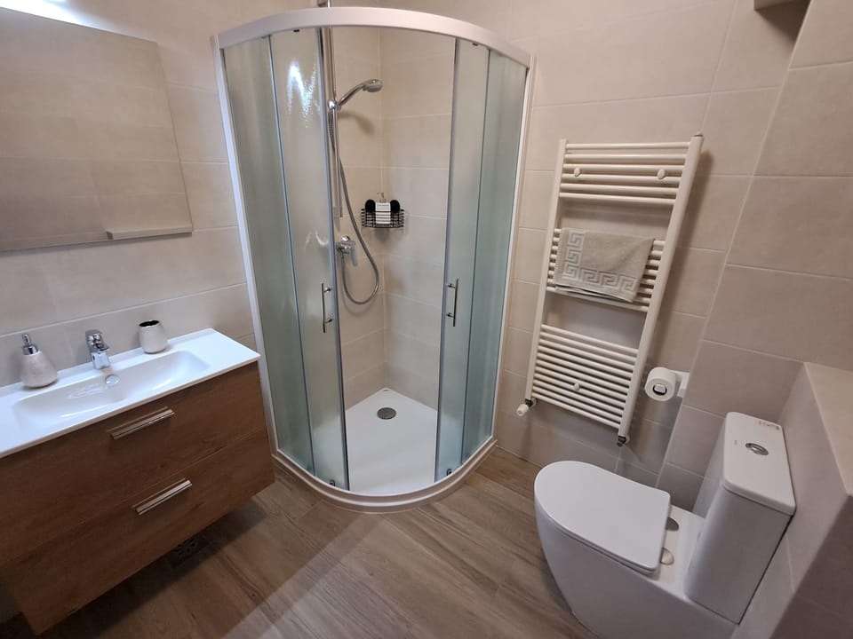 Comfort Apartment, Sauna, City View | Bathroom | Shower, free toiletries, hair dryer, slippers