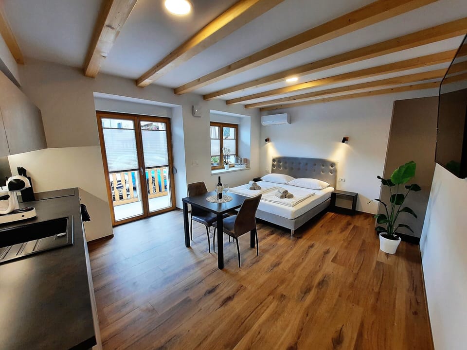 Luxury Studio Suite | In-room safe, individually decorated, individually furnished, desk