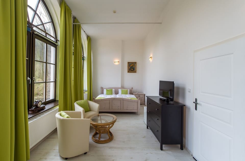 Deluxe Suite | Individually decorated, individually furnished, desk, soundproofing