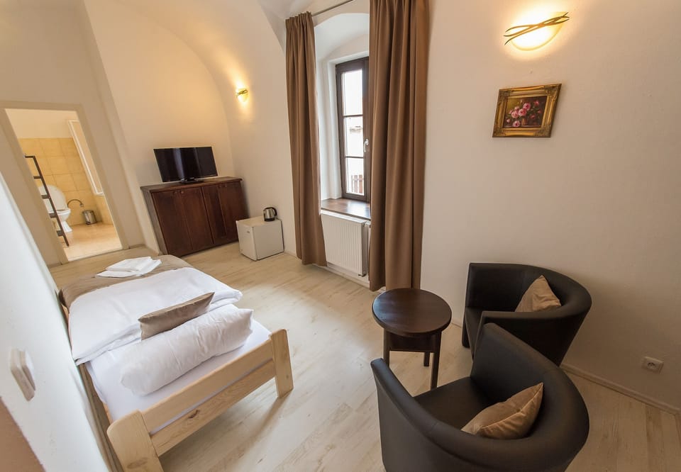 Comfort Suite (3) | Individually decorated, individually furnished, desk, soundproofing