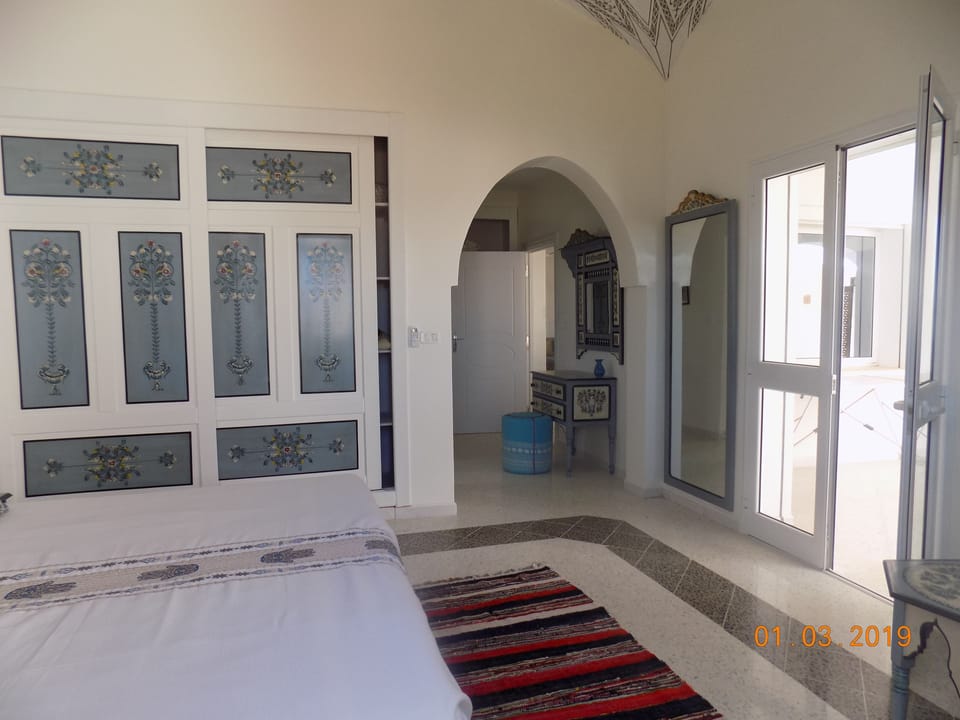 Traditional Double or Twin Room, Garden View | In-room safe, desk, free WiFi, bed sheets