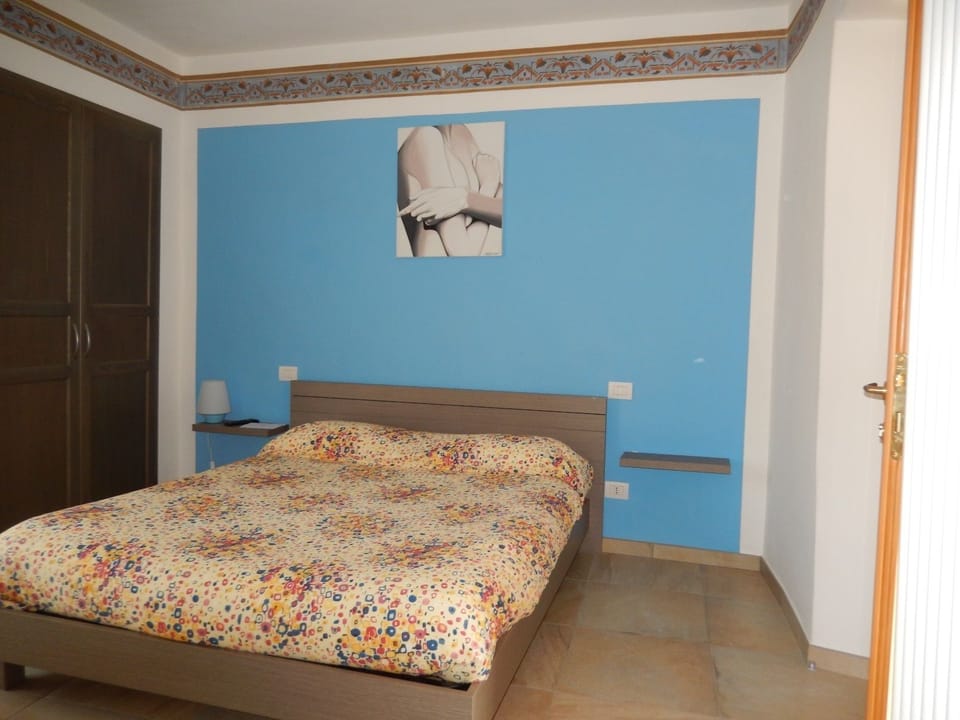 Premium bedding, down comforters, in-room safe, individually furnished