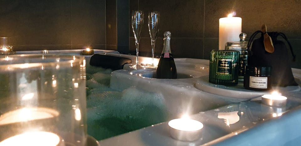 Indoor spa tub