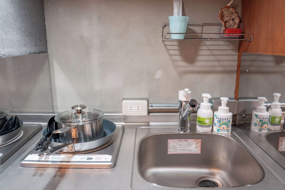 Basic Double or Twin Room, Multiple Beds, Non Smoking | Private kitchen | Fridge, microwave, stovetop, electric kettle