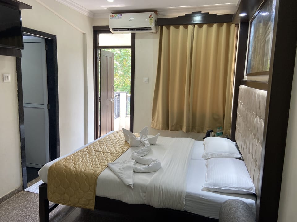 Classic Room, Balcony | In-room safe, desk, free WiFi