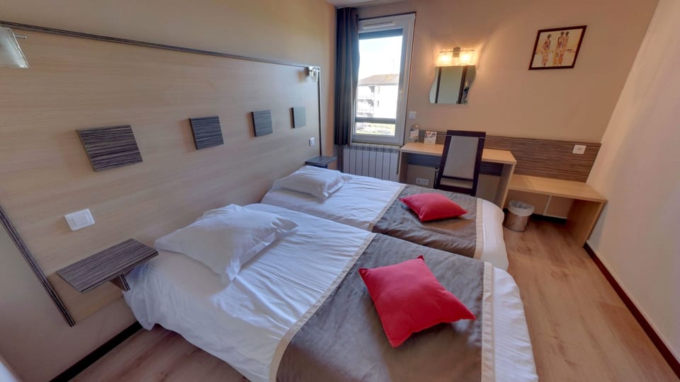 Twin Room | Desk, soundproofing, cribs/infant beds, free WiFi