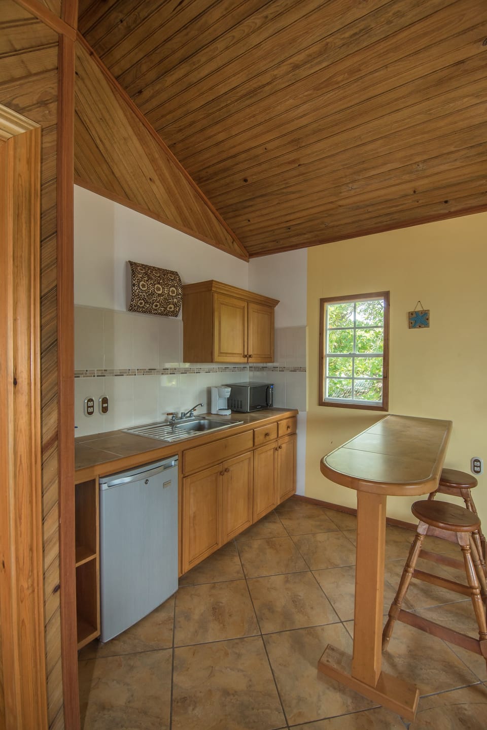 Elite Penthouse, 1 King Bed, Non Smoking, Ocean View | In-room safe, blackout drapes, free WiFi, bed sheets