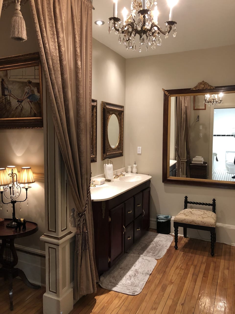  Chambre des maitres, 1 très grand lit, non-fumeurs) | Bathroom amenities | Hair dryer, towels