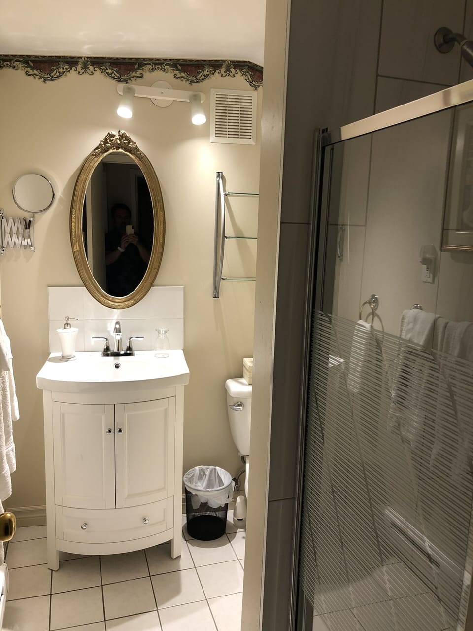Suite de Madame Dussaunt, 2 grands lits, non-fumeurs | Bathroom | Hair dryer, towels