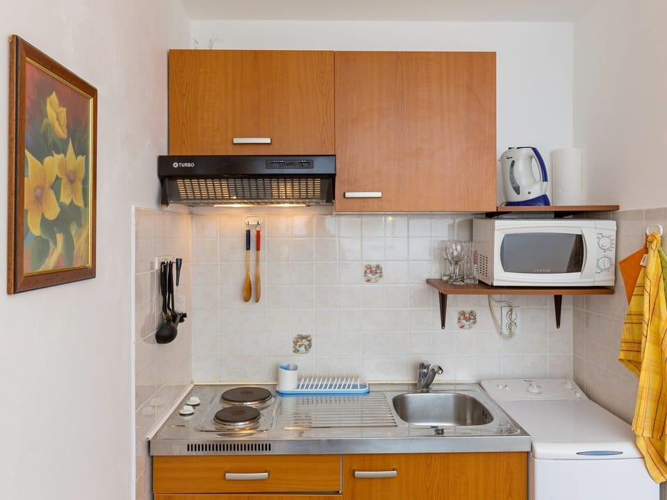 Iron/ironing board, internet, bed sheets