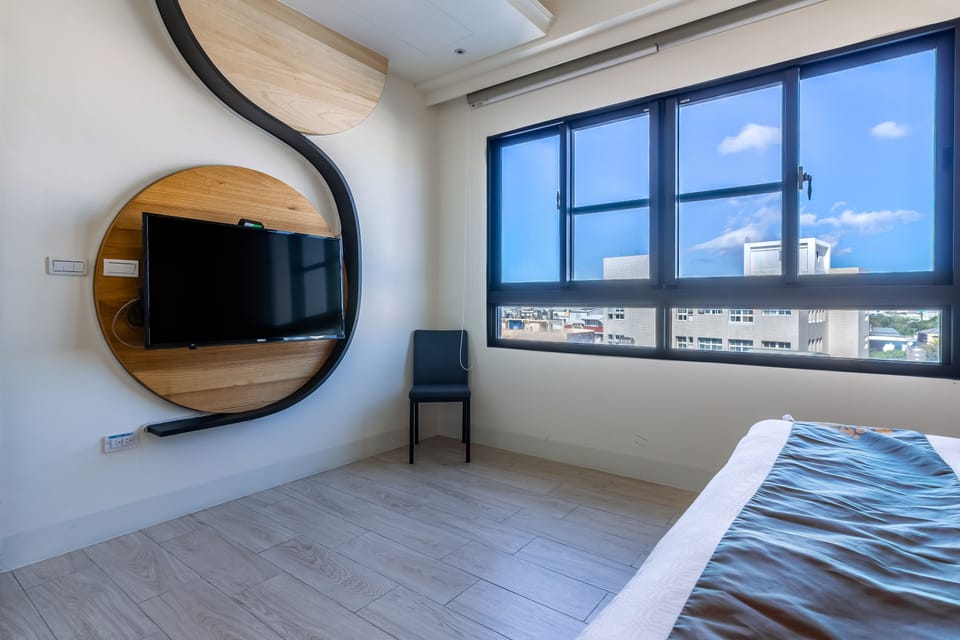Superior Double Room, Balcony | In-room safe, individually decorated, individually furnished, desk