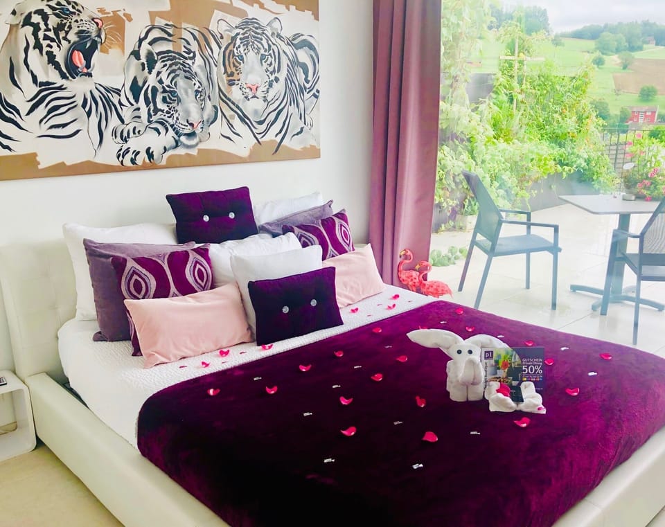 Deluxe Double Room, Balcony | Egyptian cotton sheets, premium bedding, minibar, in-room safe