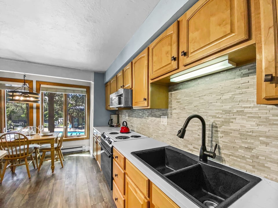 Condo, 1 Bedroom | Private kitchen | Fridge, microwave, oven, dishwasher