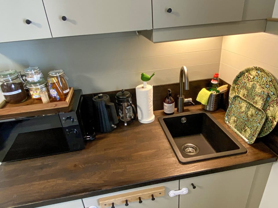 Premium Double or Twin Room, Harbor View | Private kitchen | Mini-fridge, microwave, stovetop, coffee/tea maker