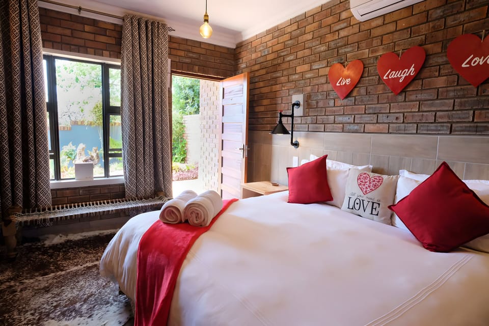 Comfort Double or Twin Room, 1 King Bed, Non Smoking, Garden View | Minibar, in-room safe, individually decorated, desk