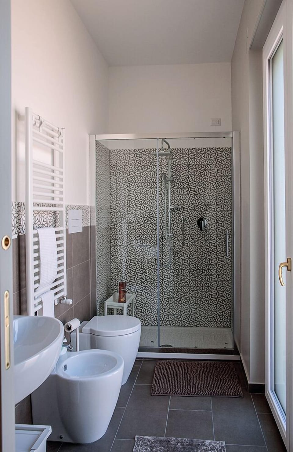 Double Room, Balcony | Bathroom | Shower, rainfall showerhead, hair dryer, bidet