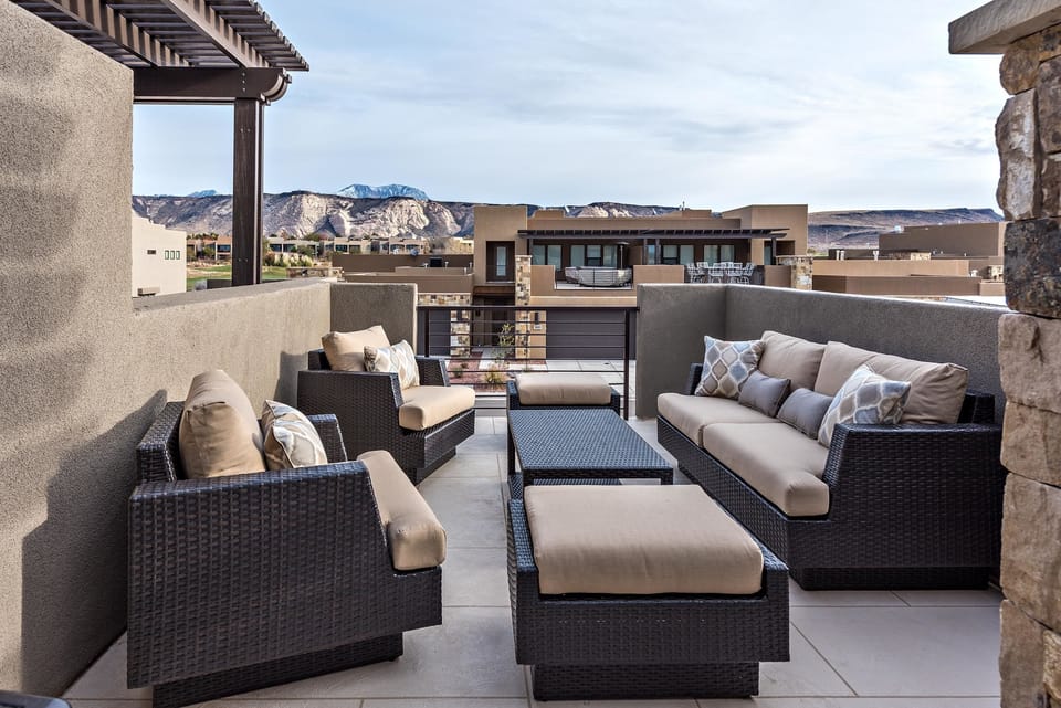 House, Multiple Beds (The Penthouse at The Ledges) | Balcony view