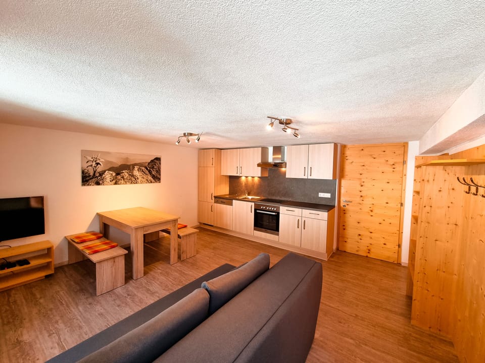 Apartment, 1 Bedroom, Balcony (incl. EUR 35 cleaning fee per stay) | Private kitchen | Shared fridge