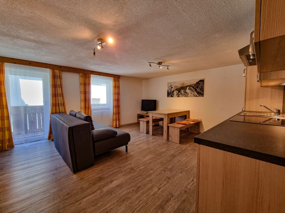 Apartment, 1 Bedroom, Balcony (incl. EUR 35 cleaning fee per stay) | Living area