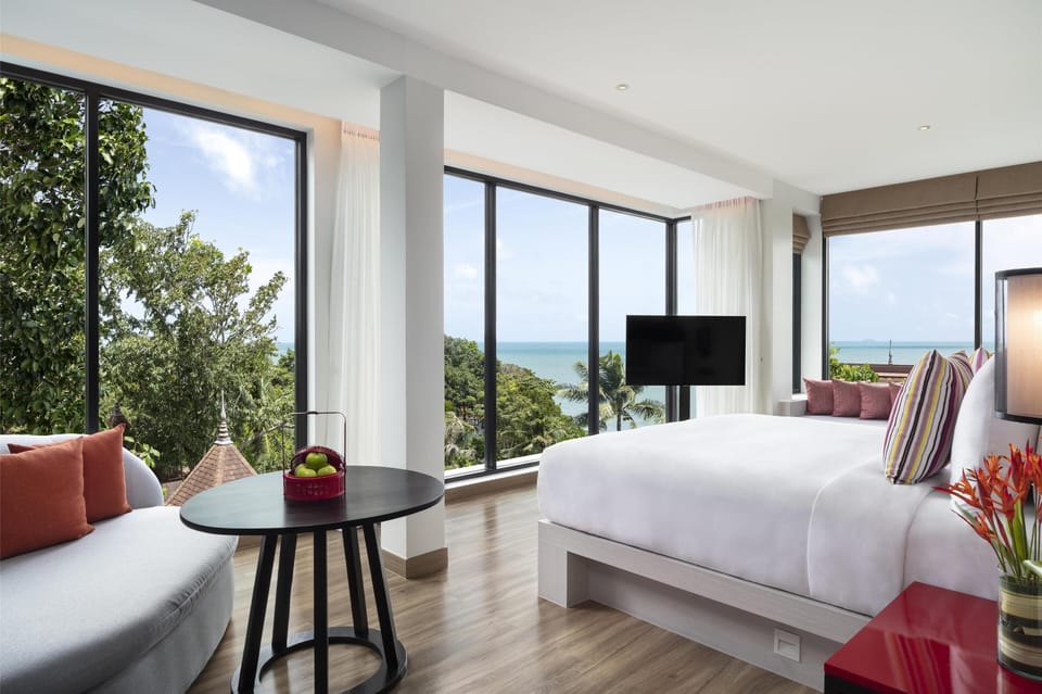 Premium bedding, in-room safe, individually decorated