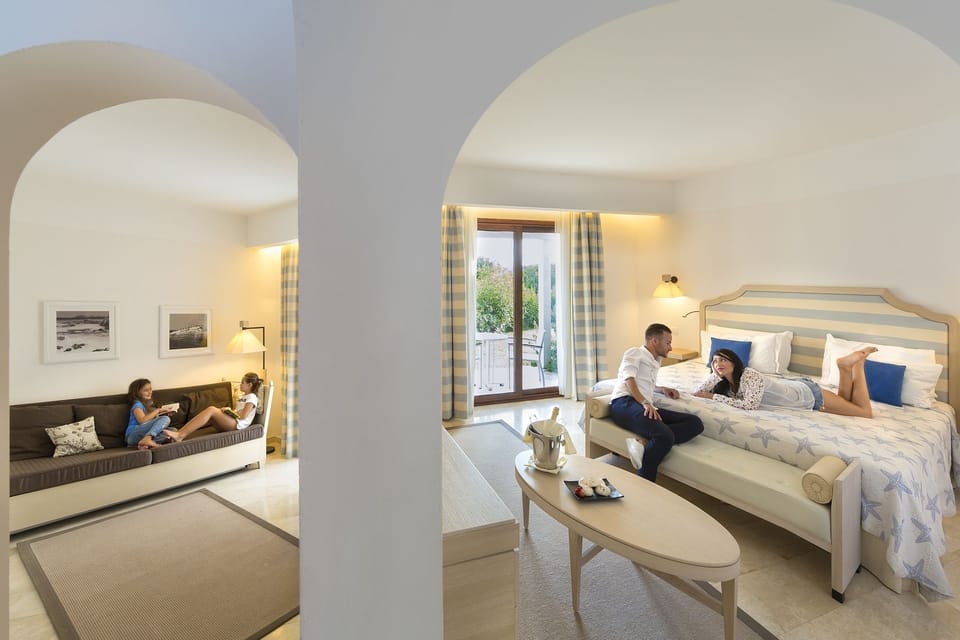 Suite | Blackout drapes, soundproofing, bed sheets