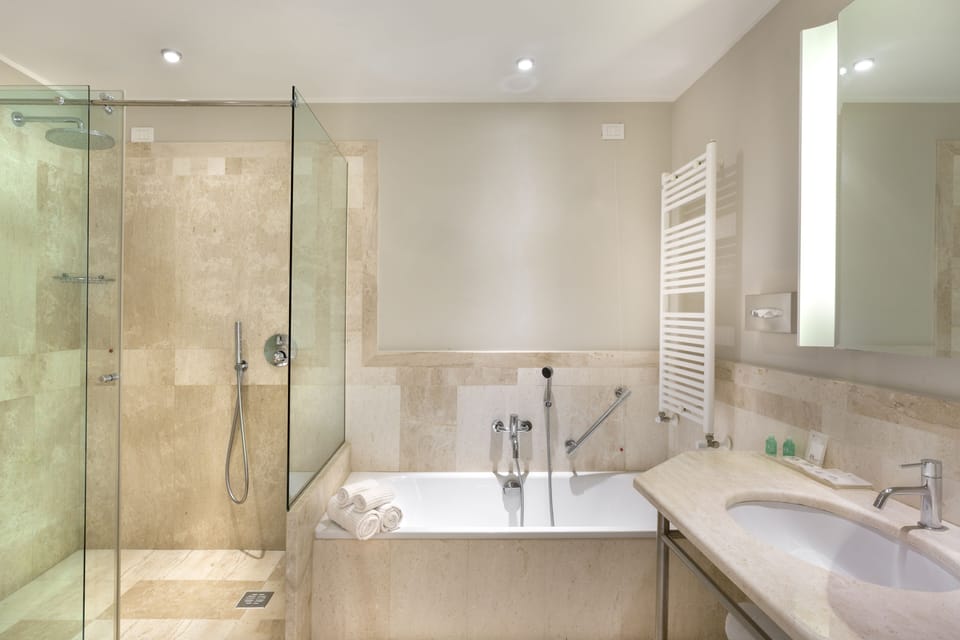 Shower, rainfall showerhead, free toiletries, hair dryer