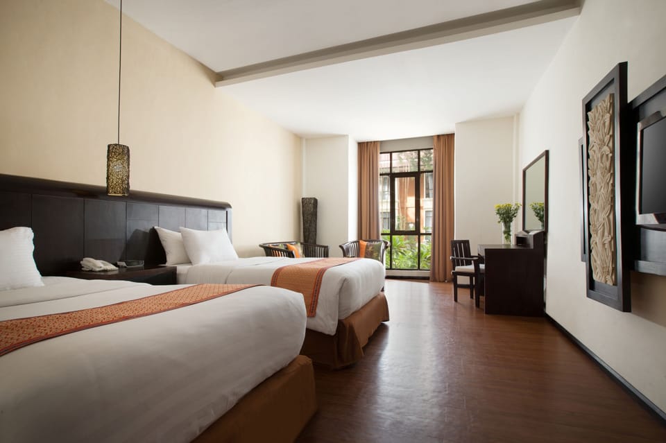 Deluxe Room, 2 Twin Beds, Smoking, Garden View | Minibar, in-room safe, desk, laptop workspace