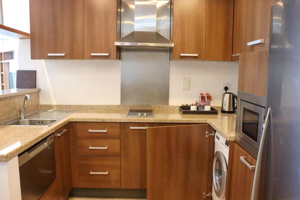 Deluxe Suite, 1 Bedroom | Private kitchen | Coffee/tea maker, electric kettle, dining tables