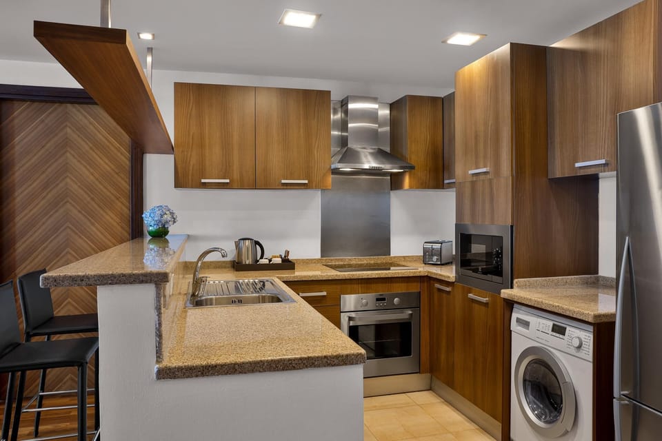 Premier Apartment Two Bedroom Sea View - Complimentary Transfer to Mall of the Emirates & Jumeirah B | Premium bedding, minibar, in-room safe, desk