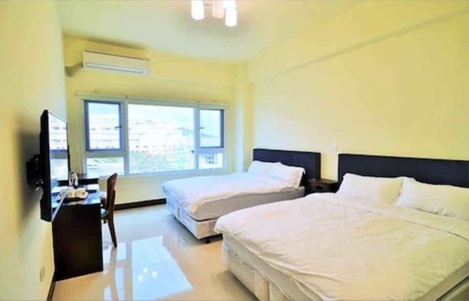 Comfort Quadruple Room | Desk, blackout drapes, free WiFi, bed sheets