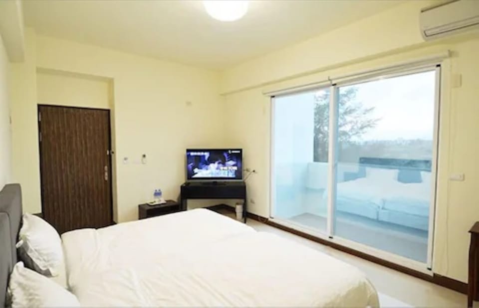 Double Room | Desk, blackout drapes, free WiFi, bed sheets