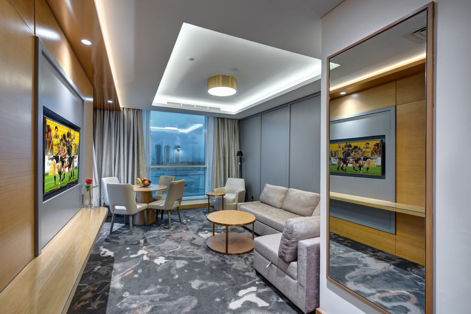 Suite (S) | Living area | 43-inch LED TV with cable channels, TV